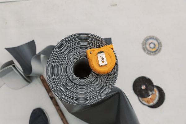 Tool for welding and application of pvc and tpo synthetic membrane